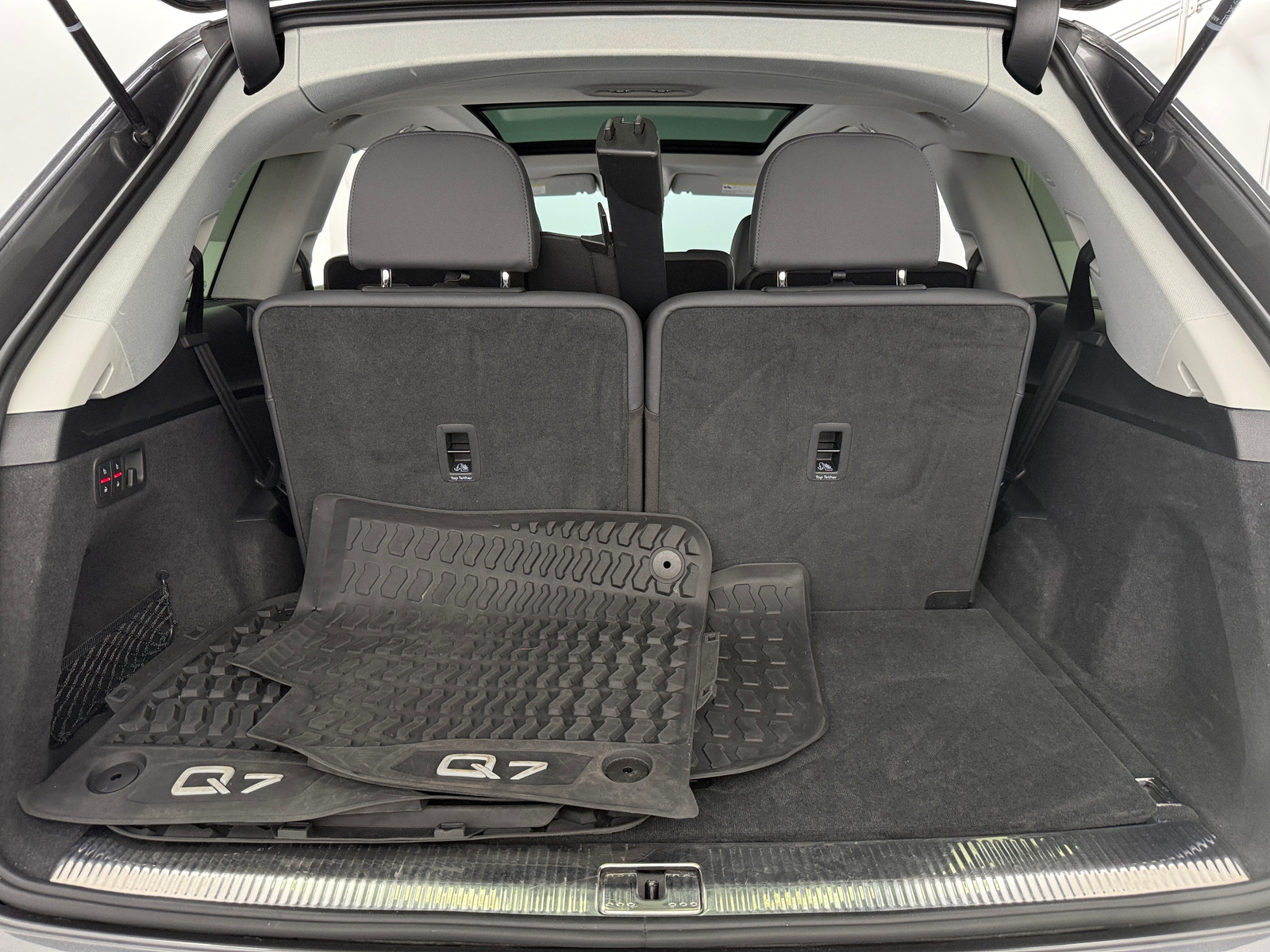 Thumbnail: 2022 Audi Q7 - 6