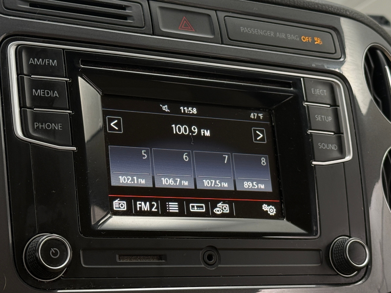 Thumbnail: 2016 Volkswagen Tiguan - 4