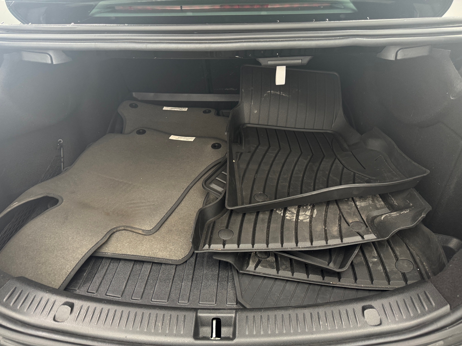 Thumbnail: 2020 Mercedes-Benz E-Class - 6