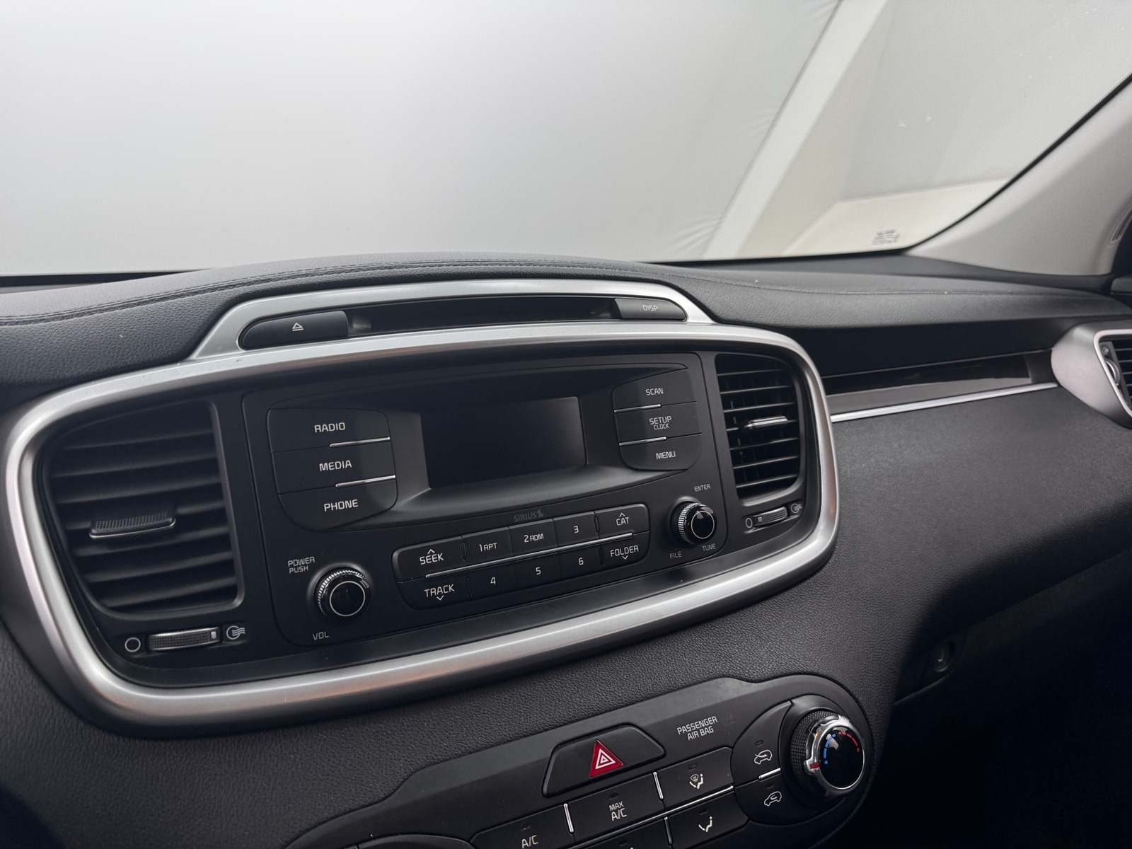 Thumbnail: 2017 Kia Sorento - 4