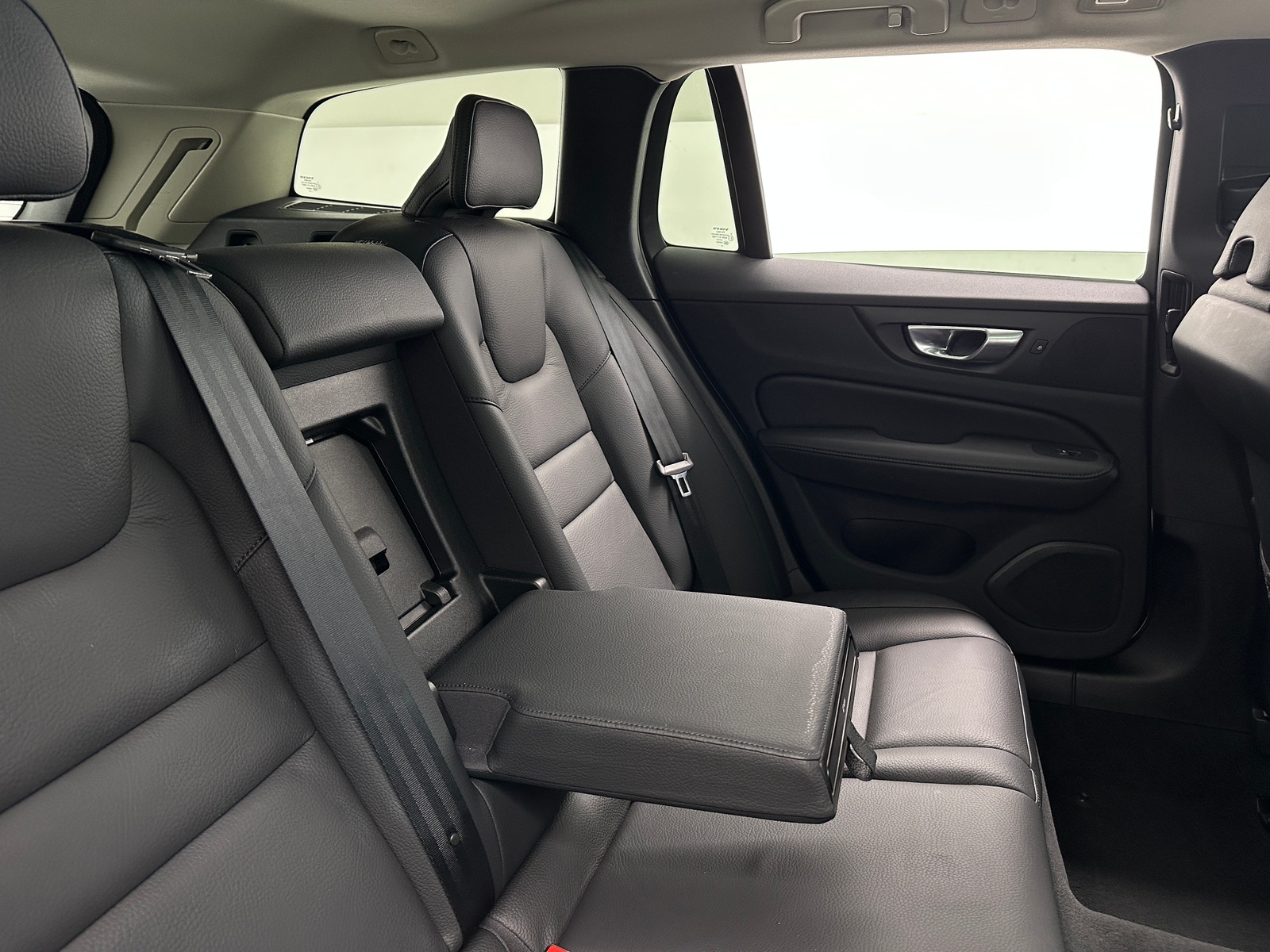 Thumbnail: 2025 Volvo V60 - 5