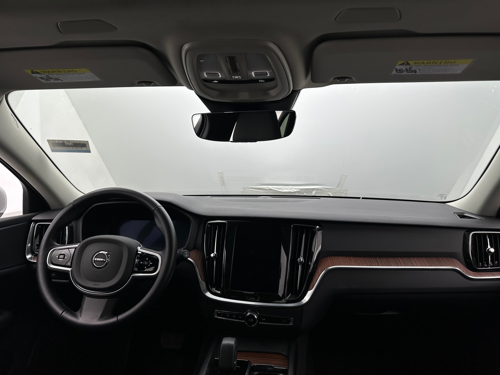 Thumbnail: 2025 Volvo V60 - 2