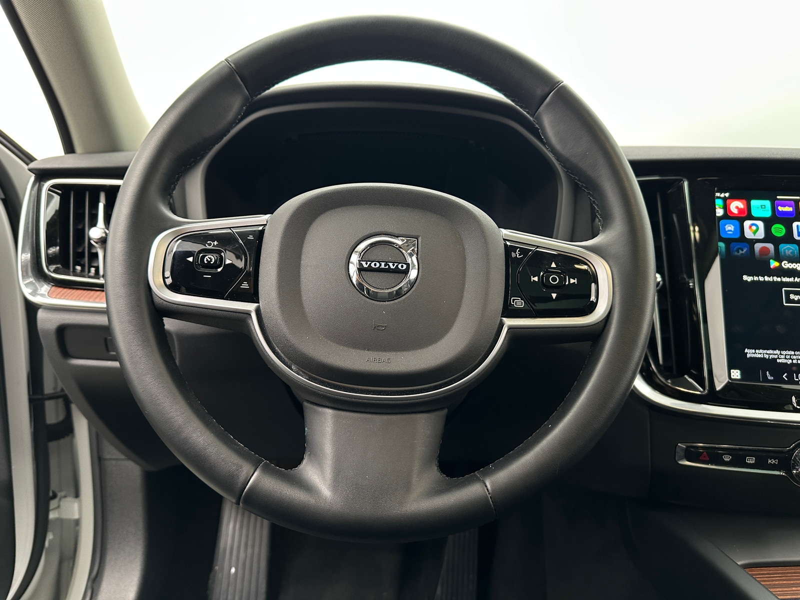 Thumbnail: 2025 Volvo V60 - 4