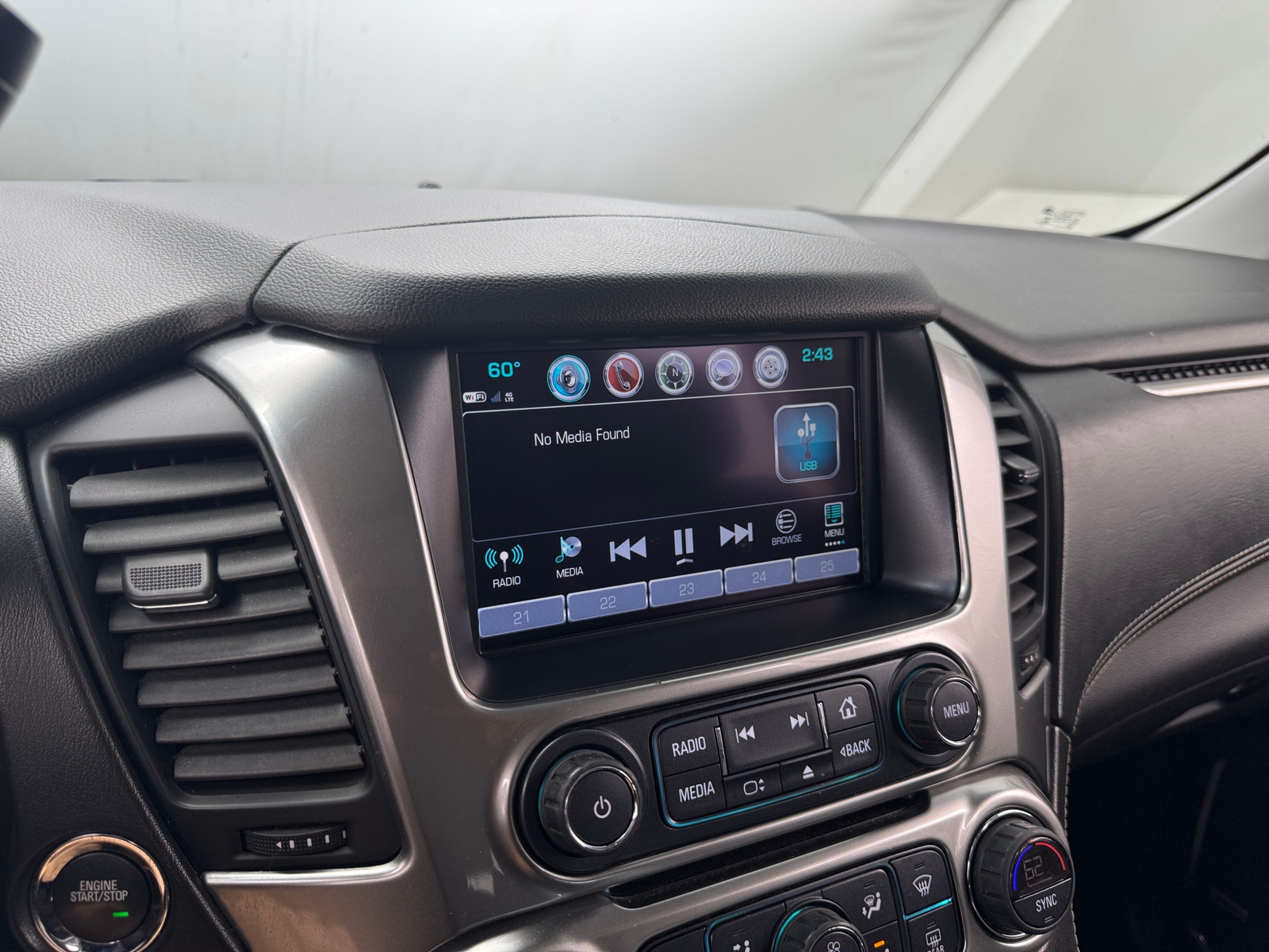 Thumbnail: 2018 Chevrolet Suburban - 3