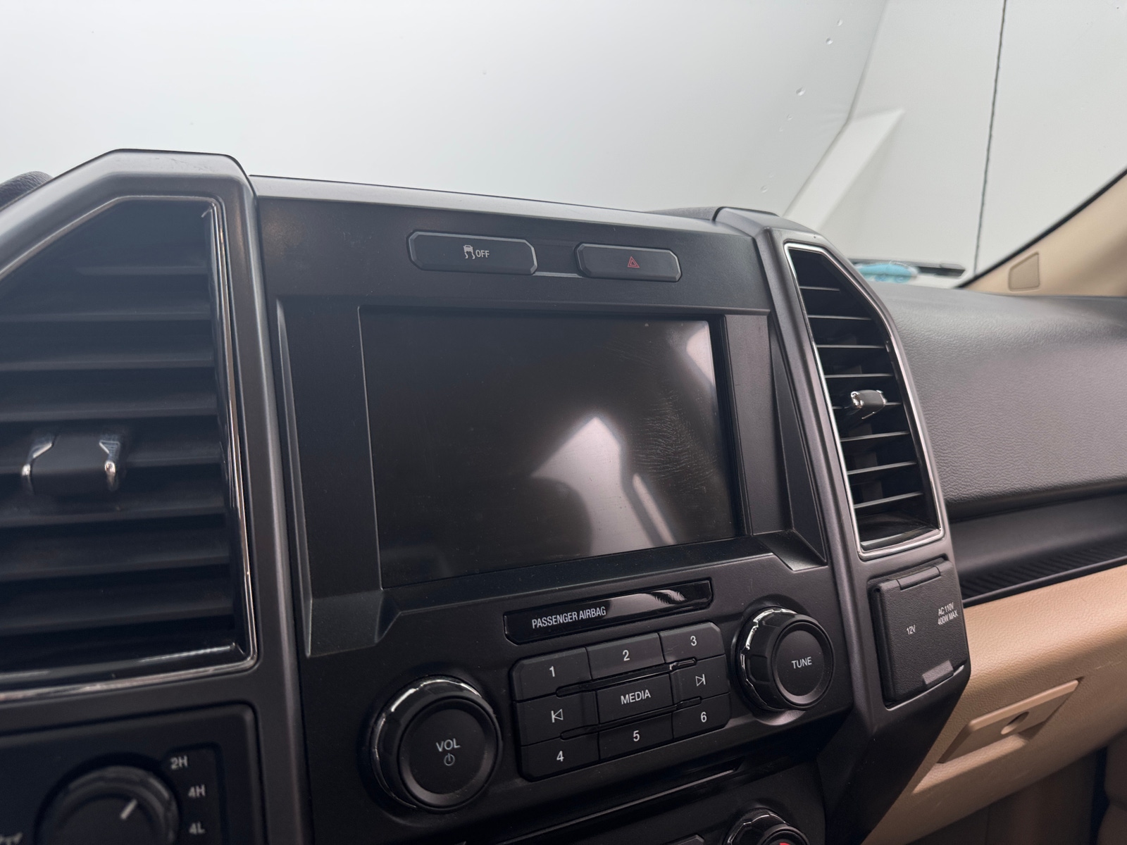 Thumbnail: 2017 Ford Econoline - 4