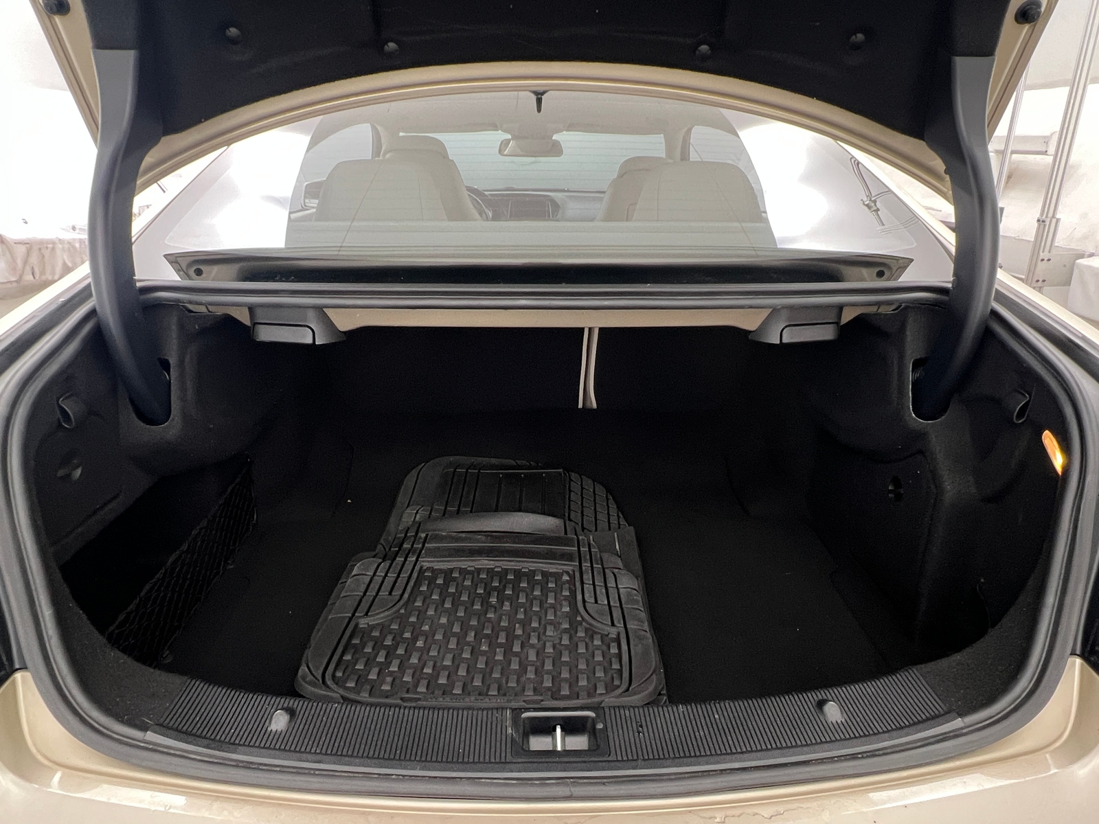 Thumbnail: 2017 Mercedes-Benz E-Class - 4