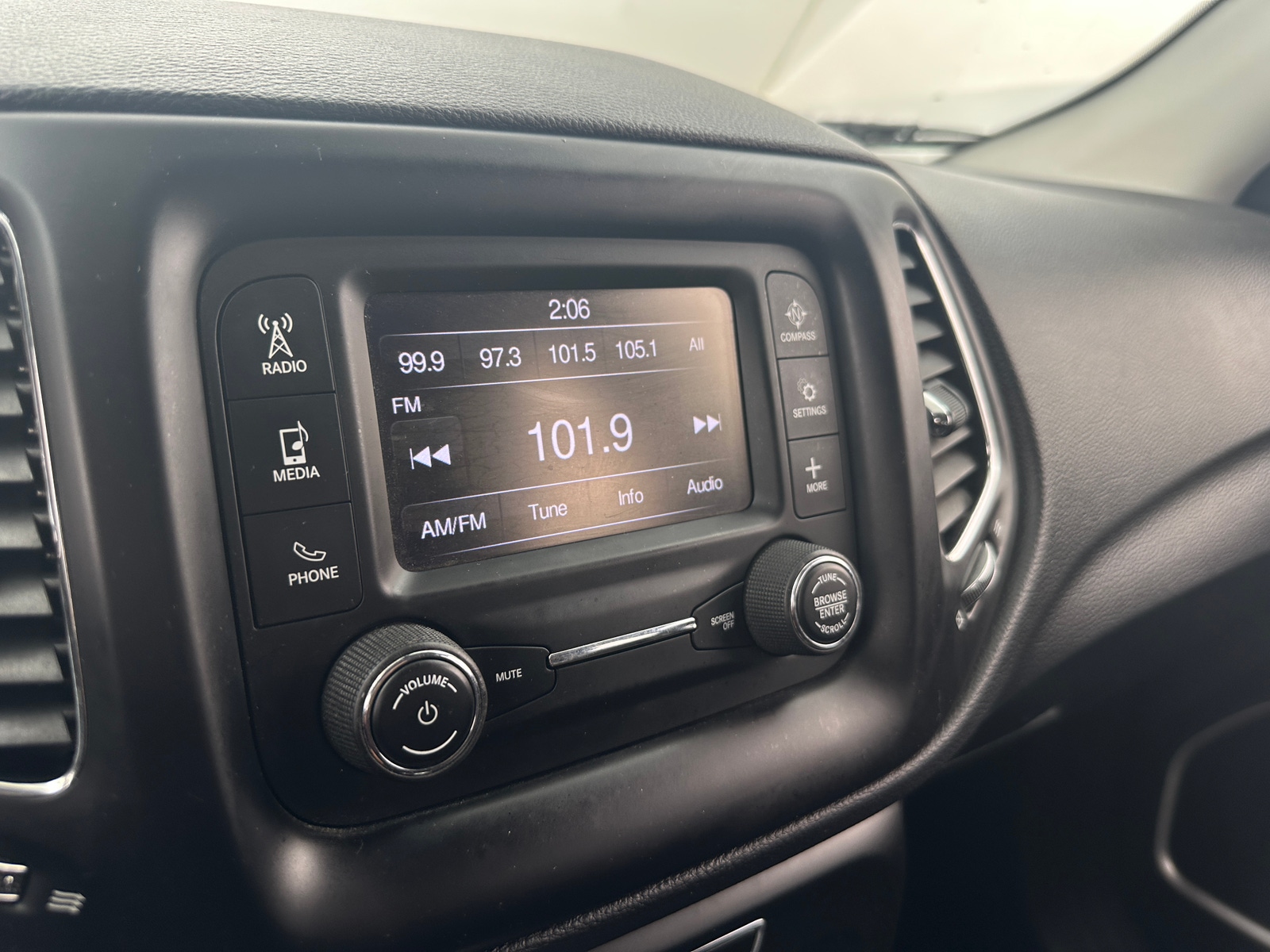 Thumbnail: 2018 Jeep Compass - 4