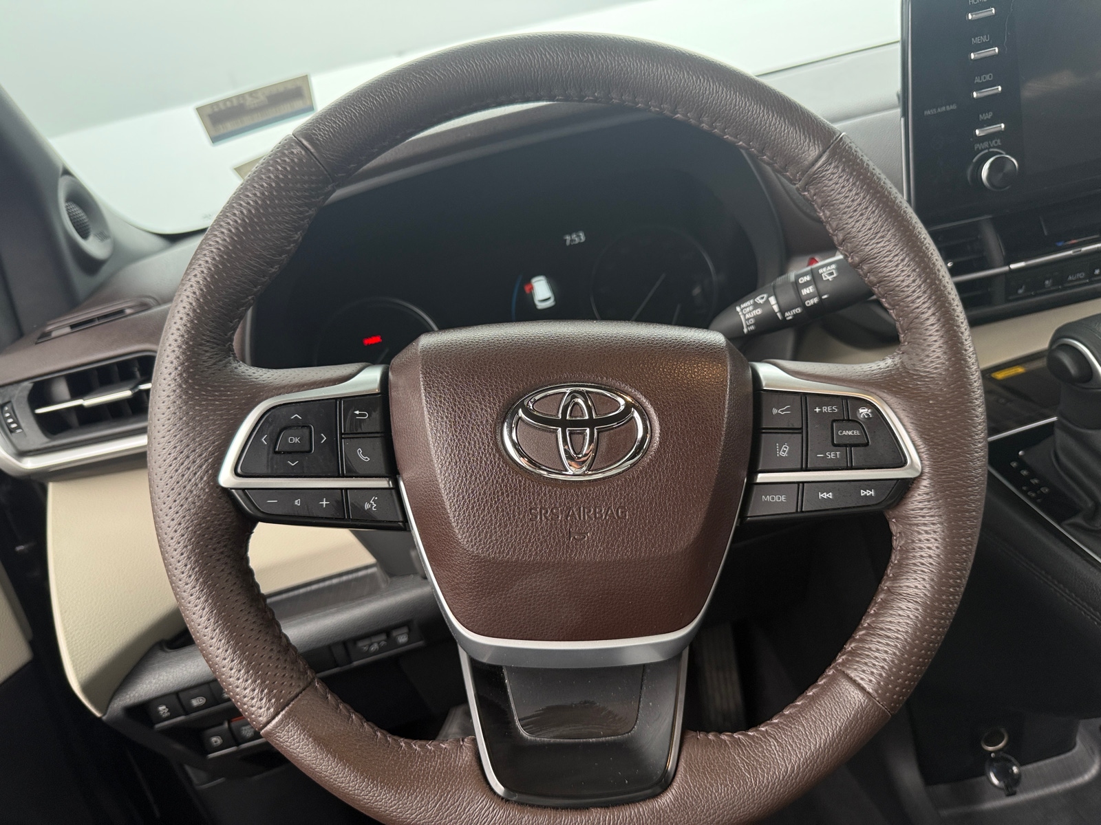 Thumbnail: 2023 Toyota Sienna - 4