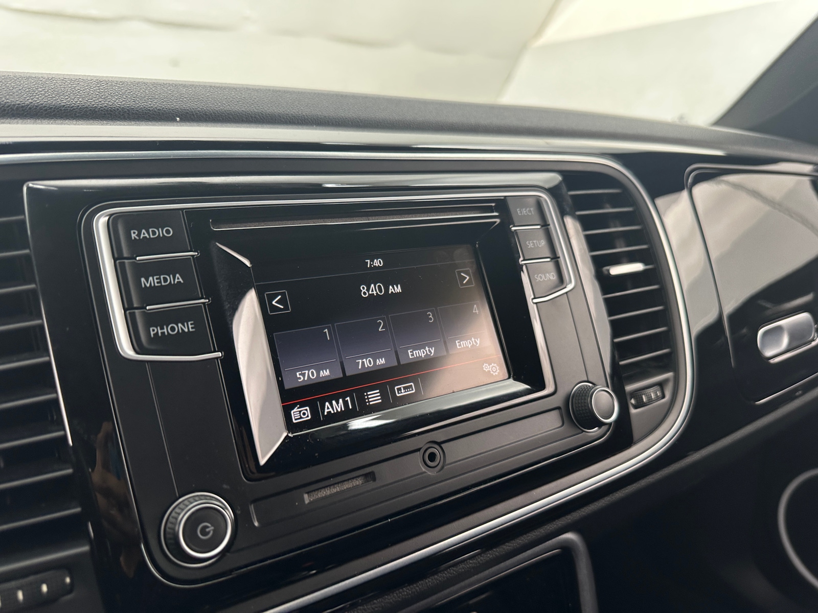 Thumbnail: 2018 Volkswagen Beetle - 4