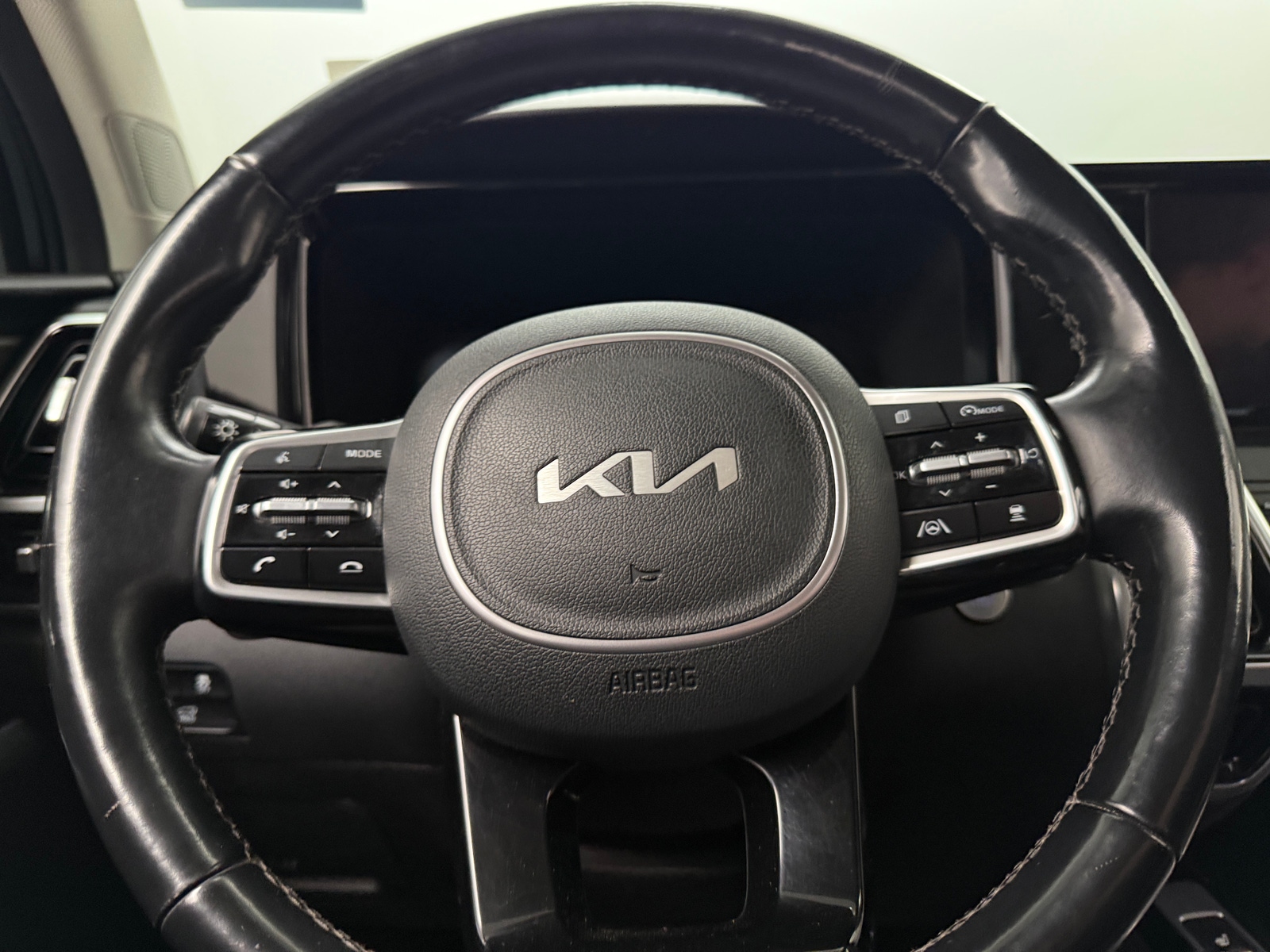 Thumbnail: 2022 Kia Sorento - 4