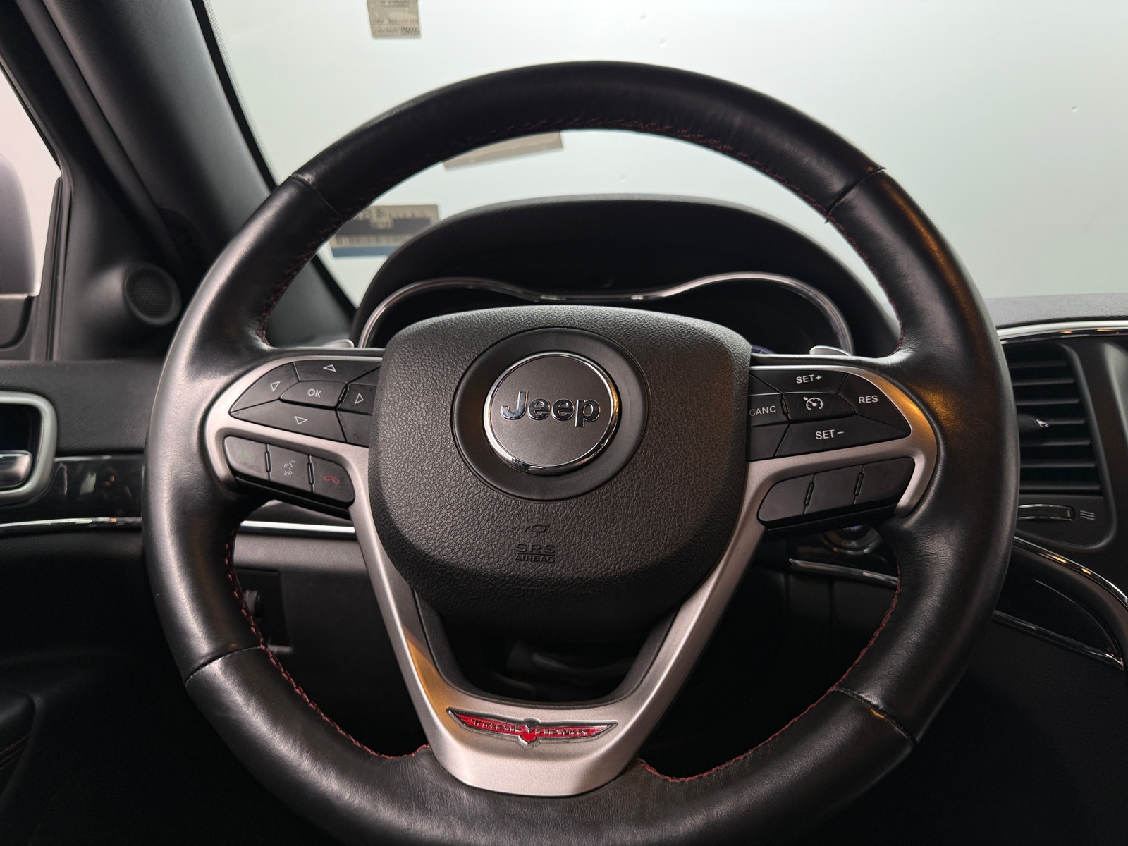 Thumbnail: 2017 Jeep Grand Cherokee - 4