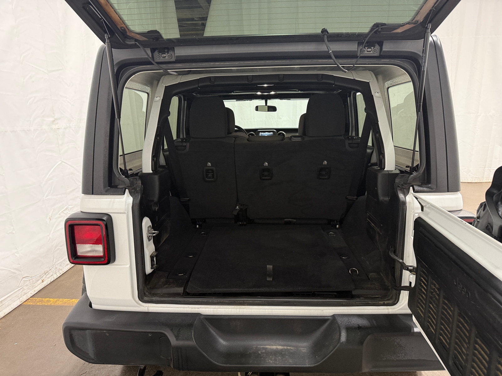 Thumbnail: 2020 Jeep Wrangler - 7