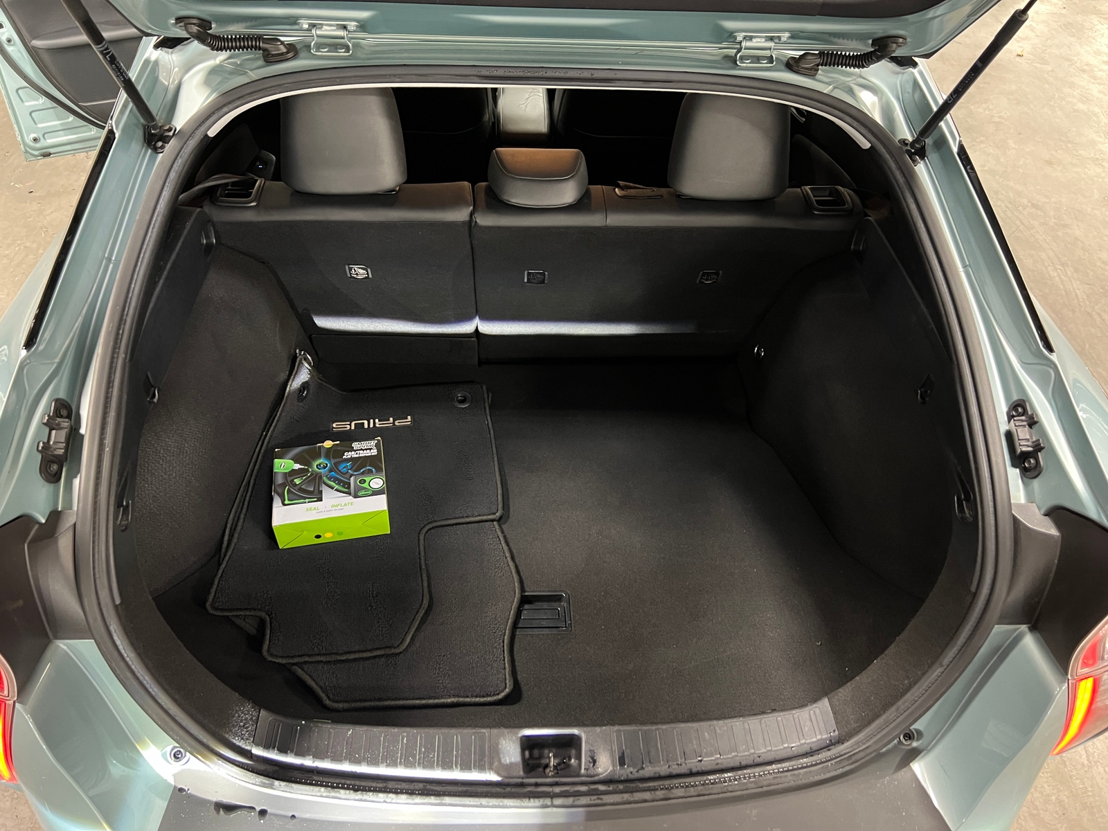 Thumbnail: 2016 Toyota Prius - 7