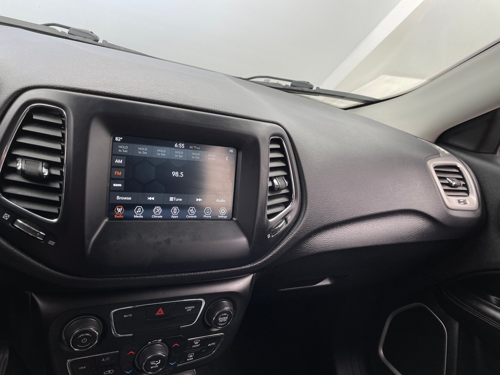 Thumbnail: 2021 Jeep Compass - 4