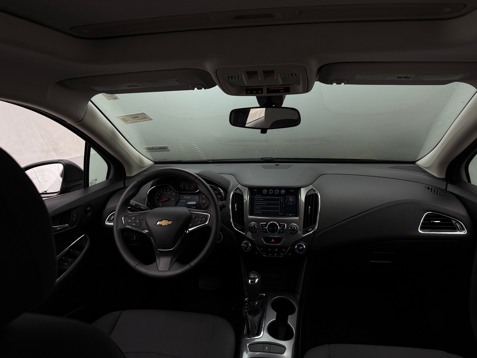 Thumbnail: 2018 Chevrolet Cruze - 3