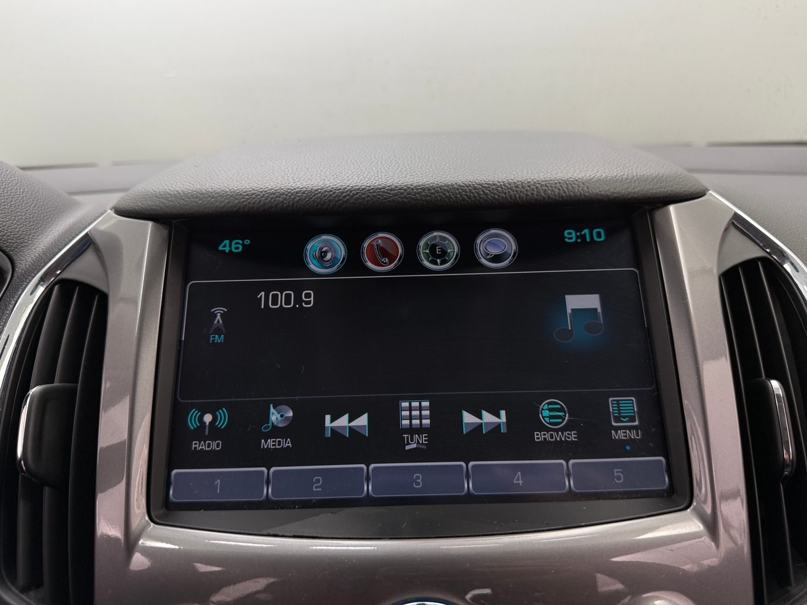 Thumbnail: 2018 Chevrolet Cruze - 4