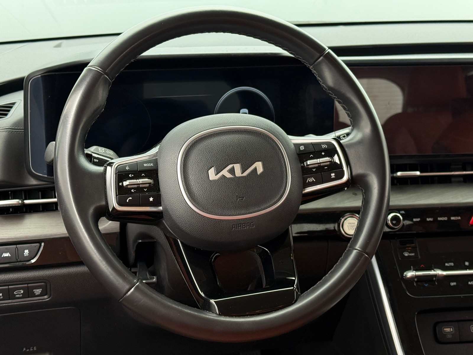 Thumbnail: 2023 Kia Carnival - 4