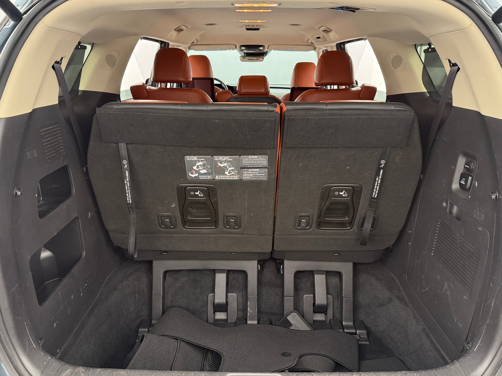 Thumbnail: 2023 Kia Carnival - 6