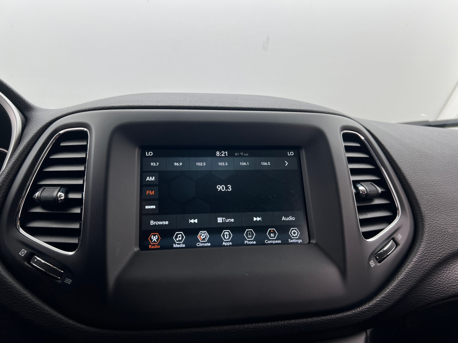 Thumbnail: 2020 Jeep Compass - 4