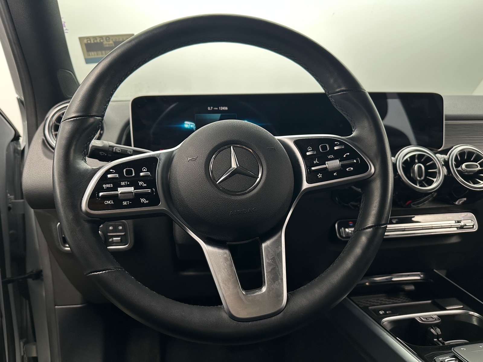 Thumbnail: 2021 Mercedes-Benz GLB - 4