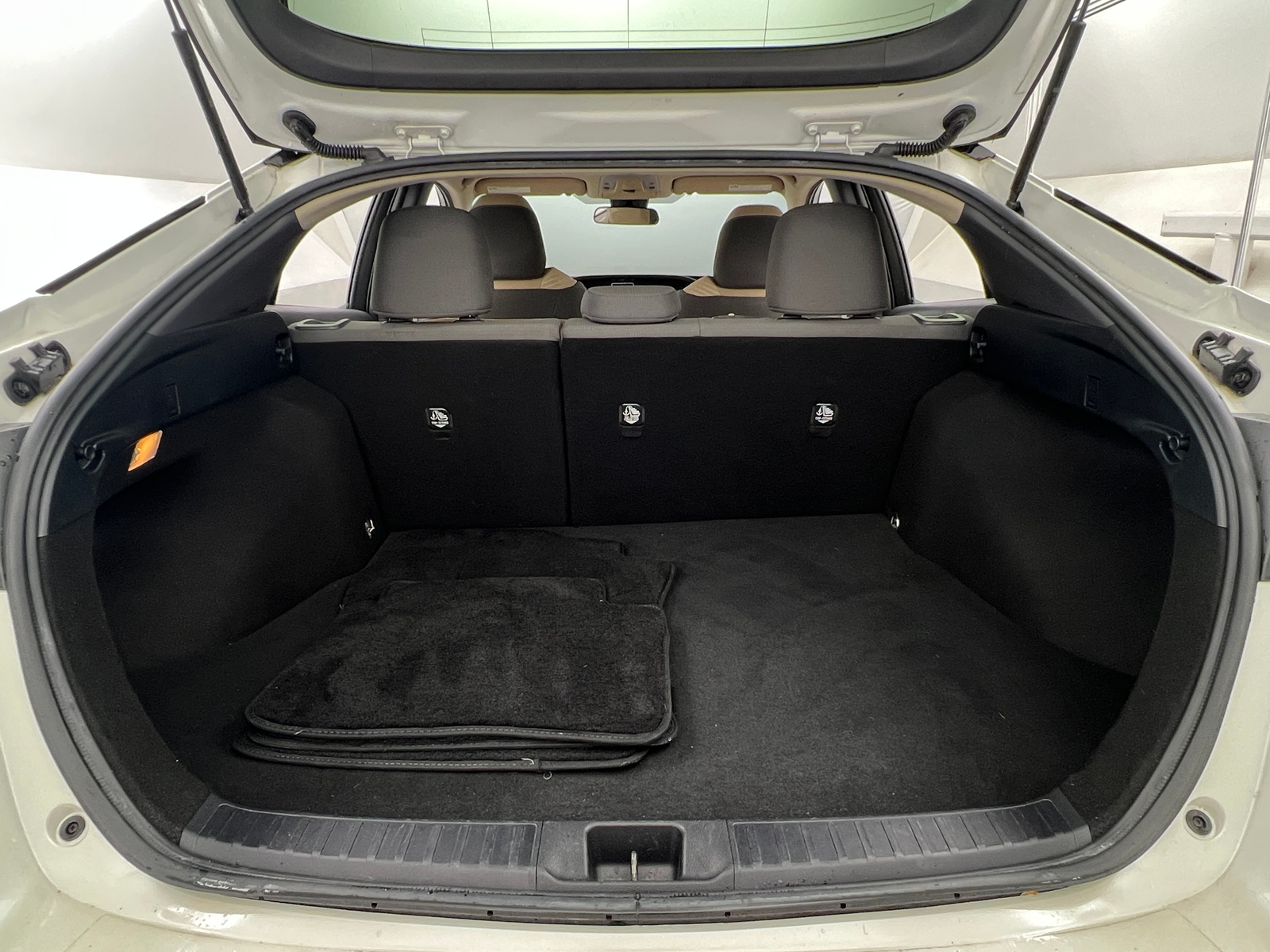 Thumbnail: 2018 Toyota Prius - 7