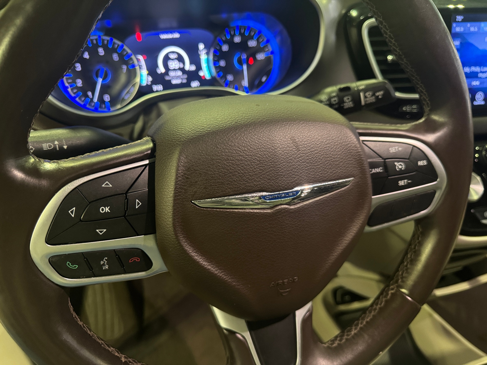 Thumbnail: 2017 Chrysler Pacifica - 4