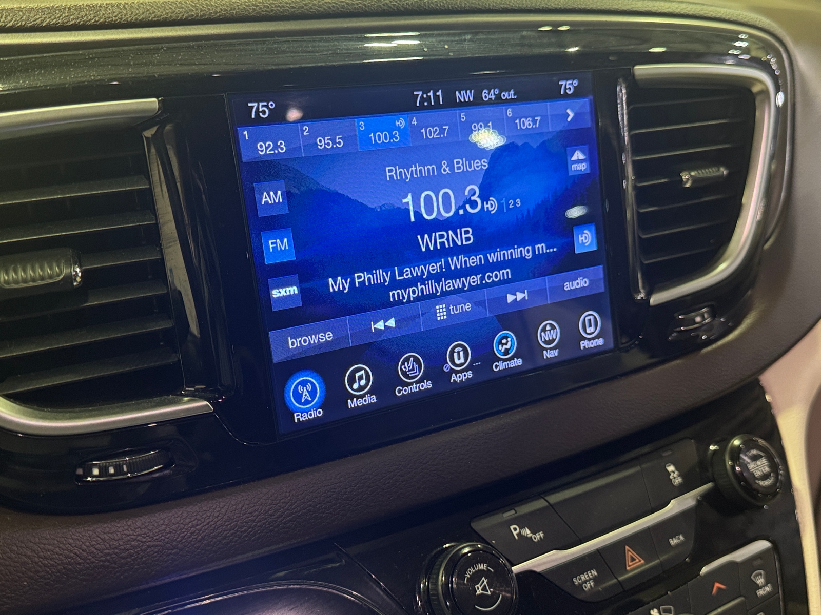 Thumbnail: 2017 Chrysler Pacifica - 3