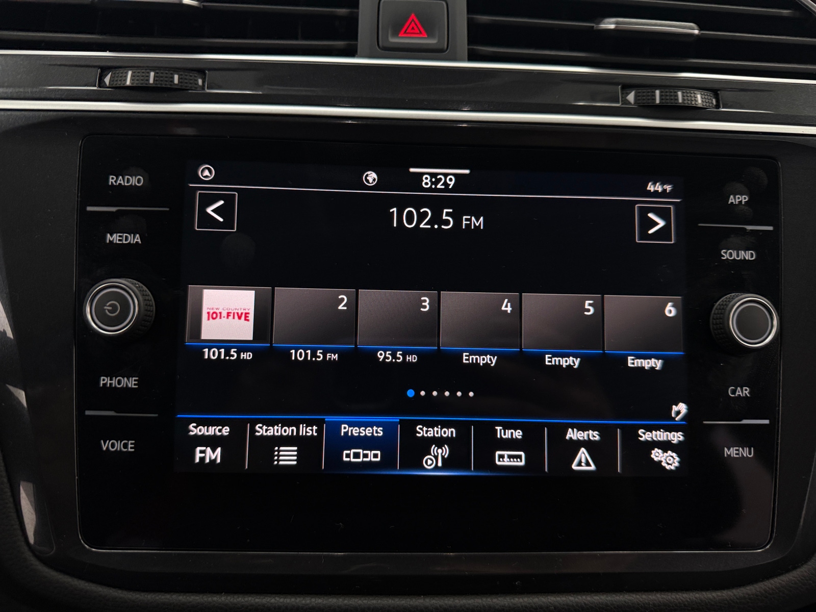 Thumbnail: 2024 Volkswagen Tiguan - 3