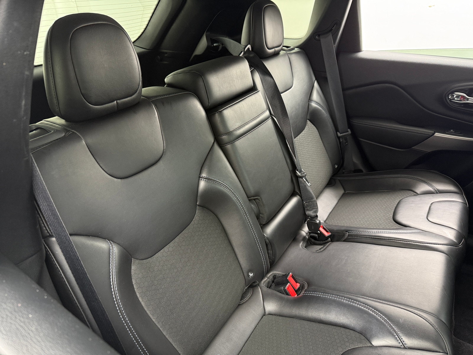 Thumbnail: 2019 Jeep Cherokee - 5