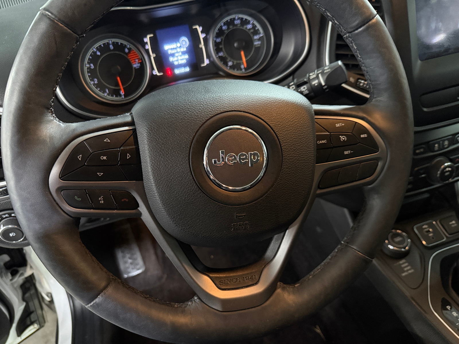 Thumbnail: 2019 Jeep Cherokee - 4