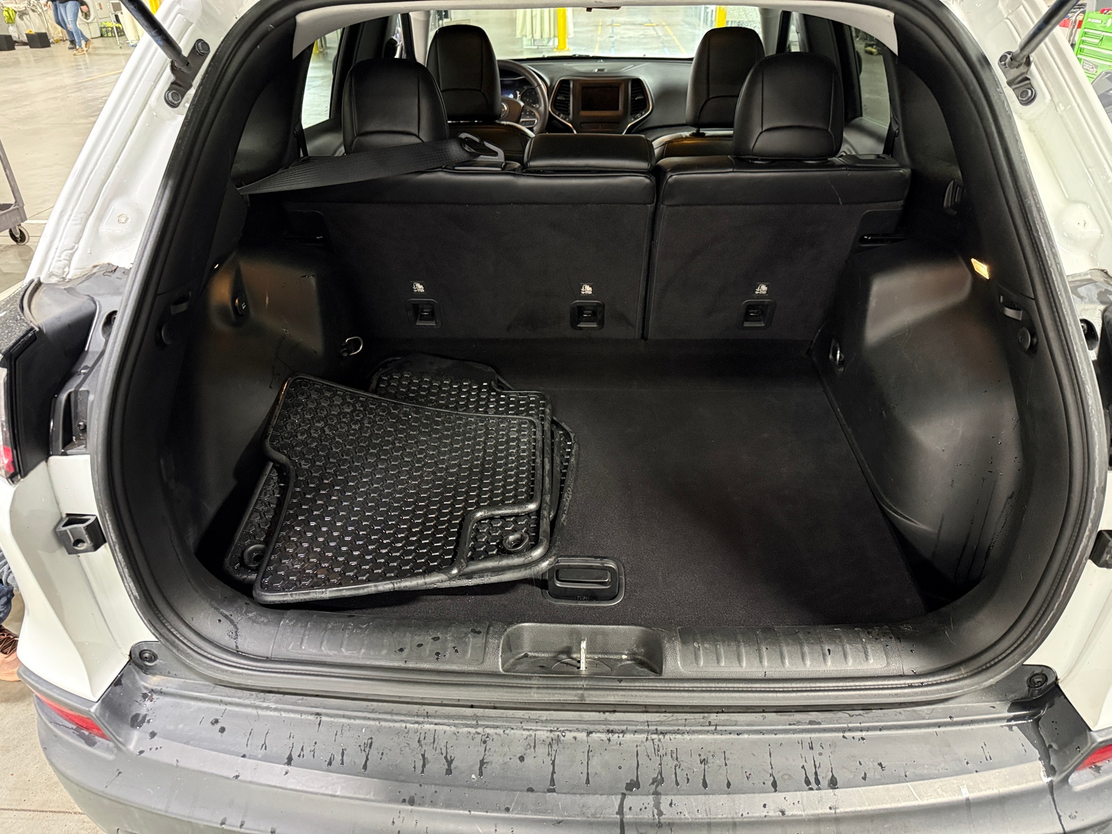 Thumbnail: 2019 Jeep Cherokee - 6