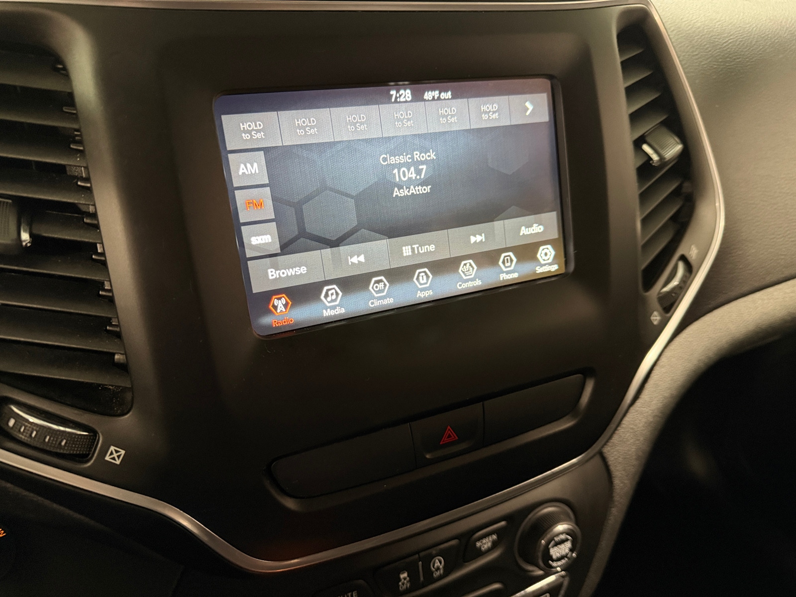 Thumbnail: 2019 Jeep Cherokee - 3