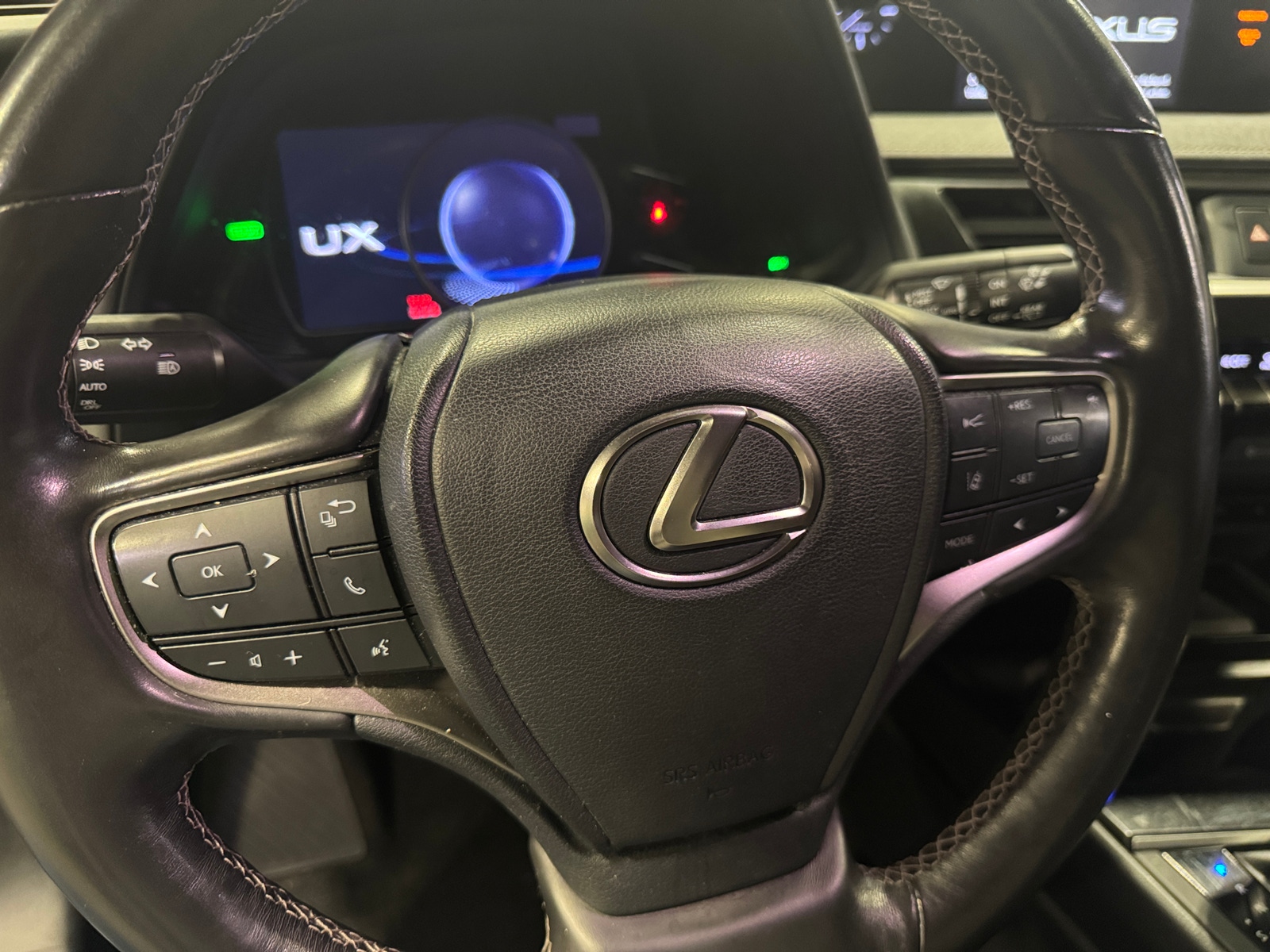 Thumbnail: 2020 Lexus UX - 4