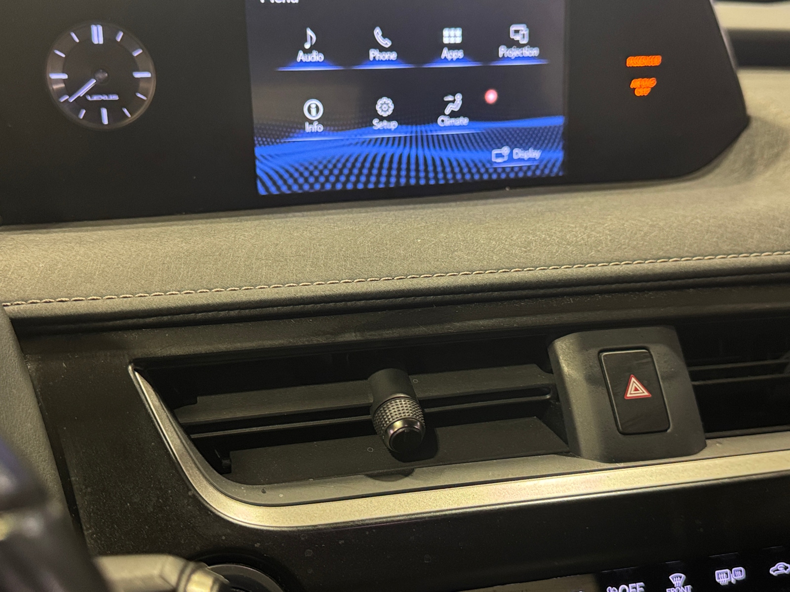 Thumbnail: 2020 Lexus UX - 3