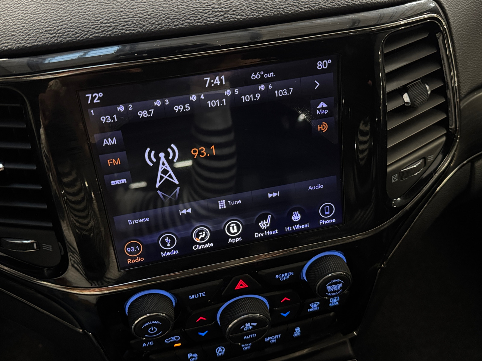 Thumbnail: 2019 Jeep Grand Cherokee - 3