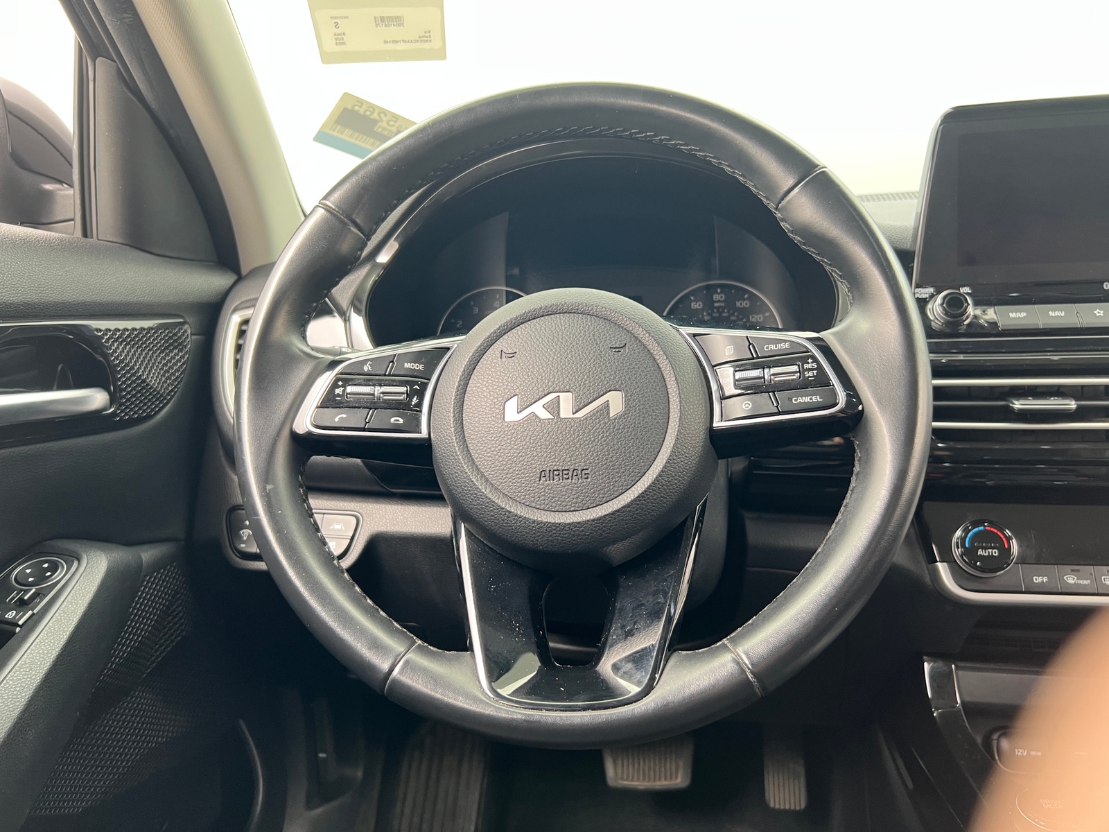 Thumbnail: 2023 Kia Seltos - 4