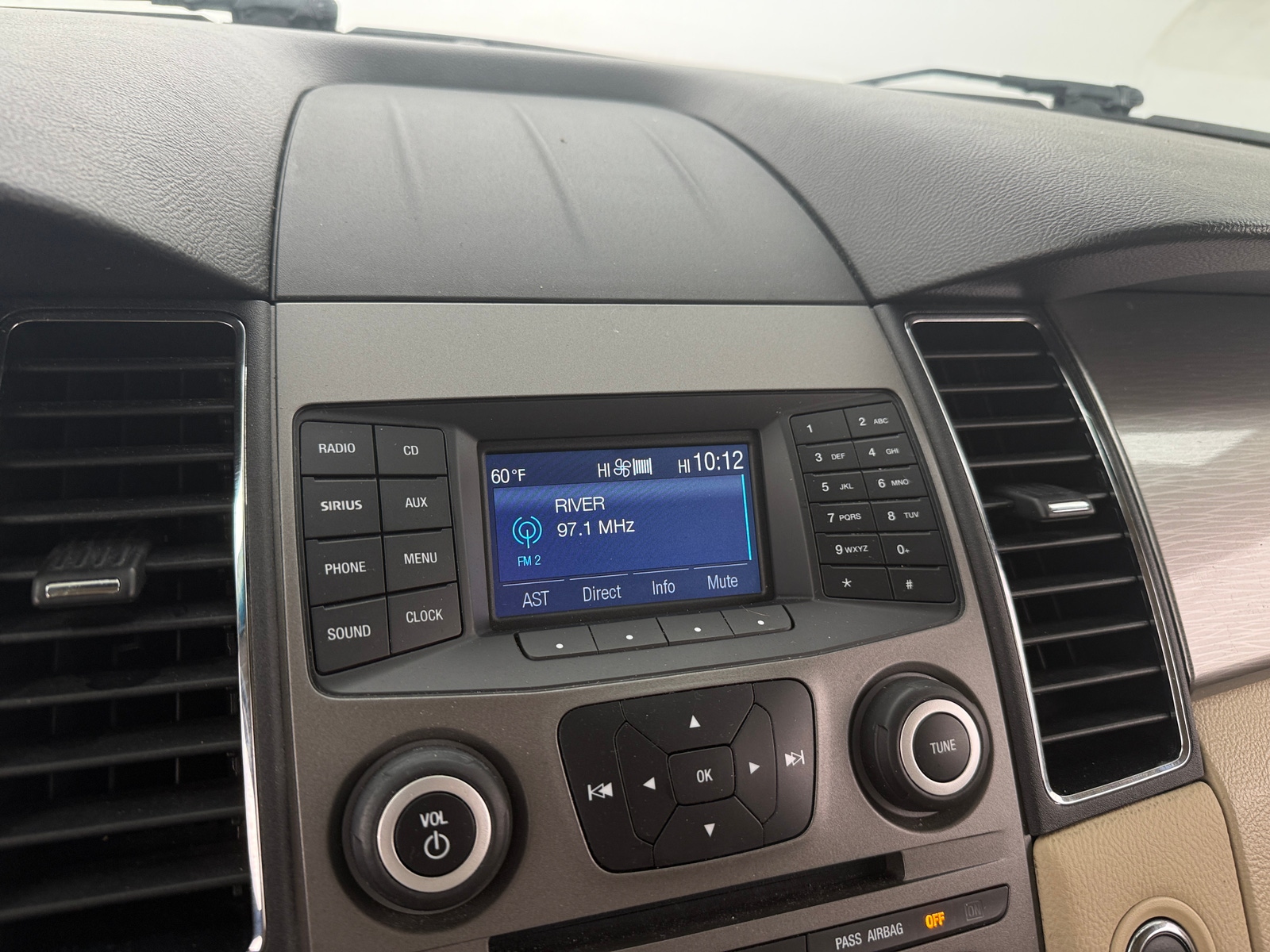 Thumbnail: 2018 Ford Taurus - 4