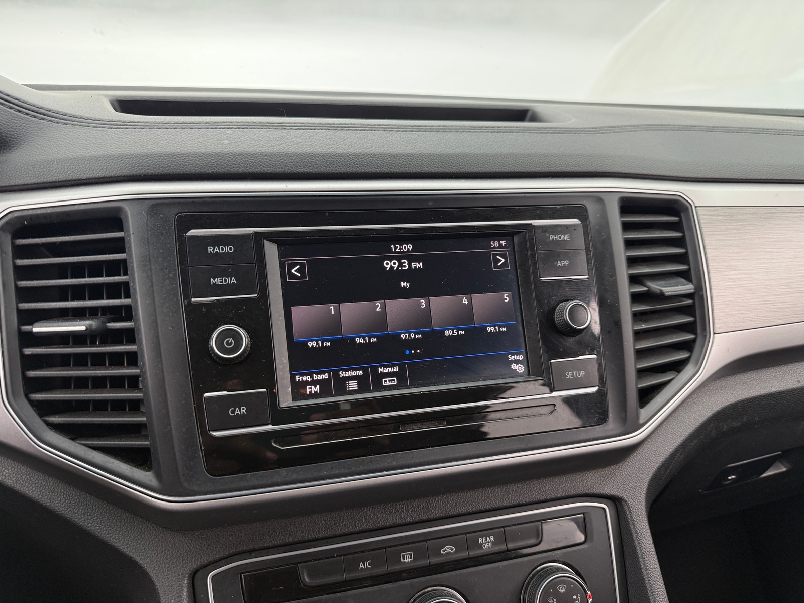 Thumbnail: 2018 Volkswagen Atlas - 4