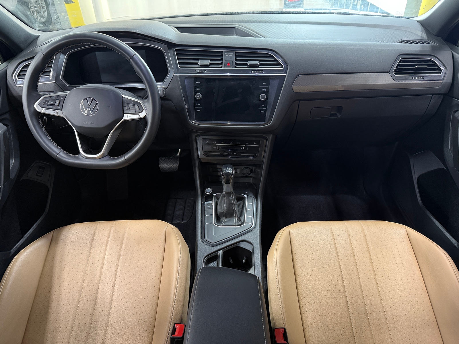 Thumbnail: 2022 Volkswagen Tiguan - 2