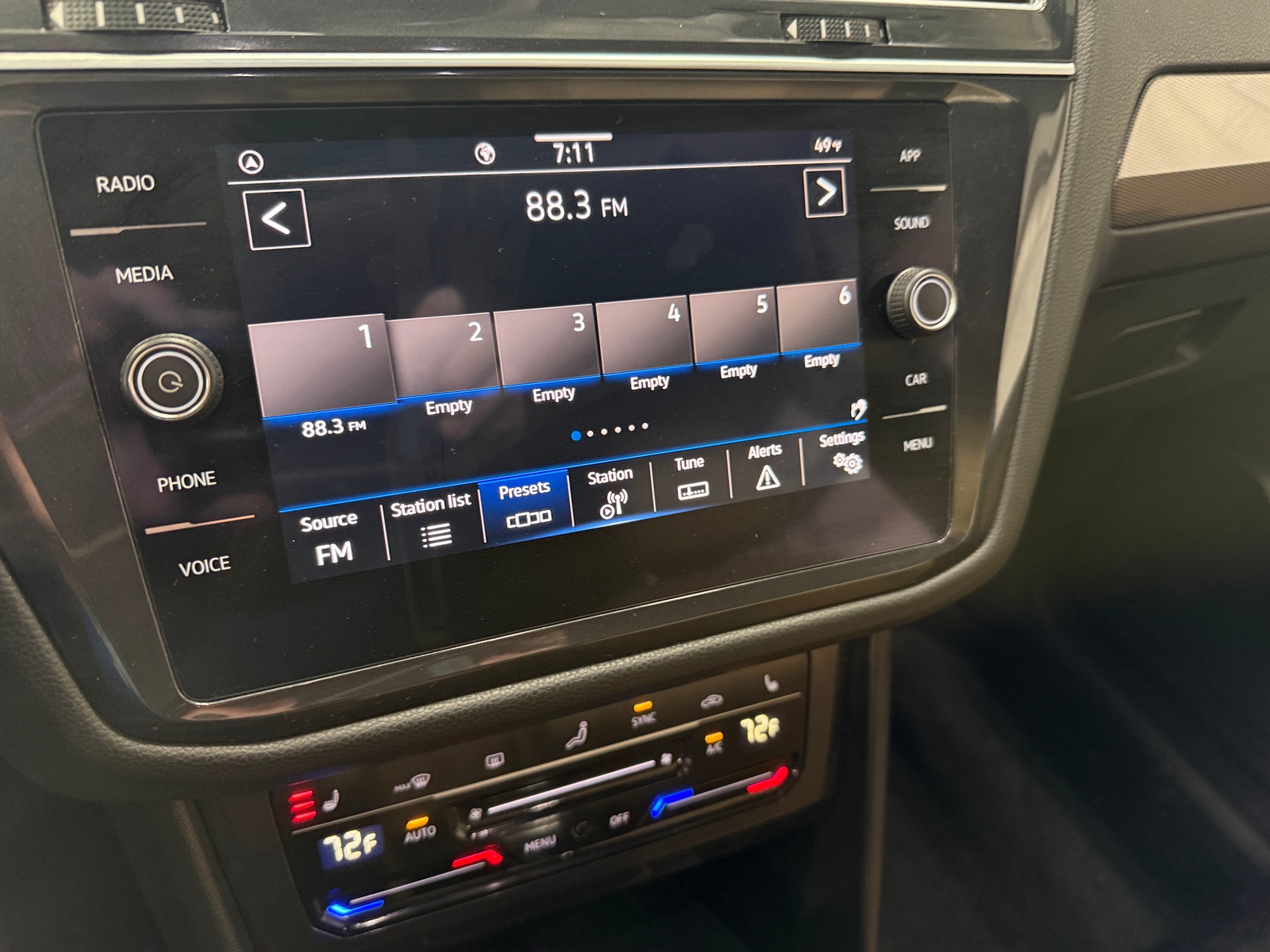 Thumbnail: 2022 Volkswagen Tiguan - 3