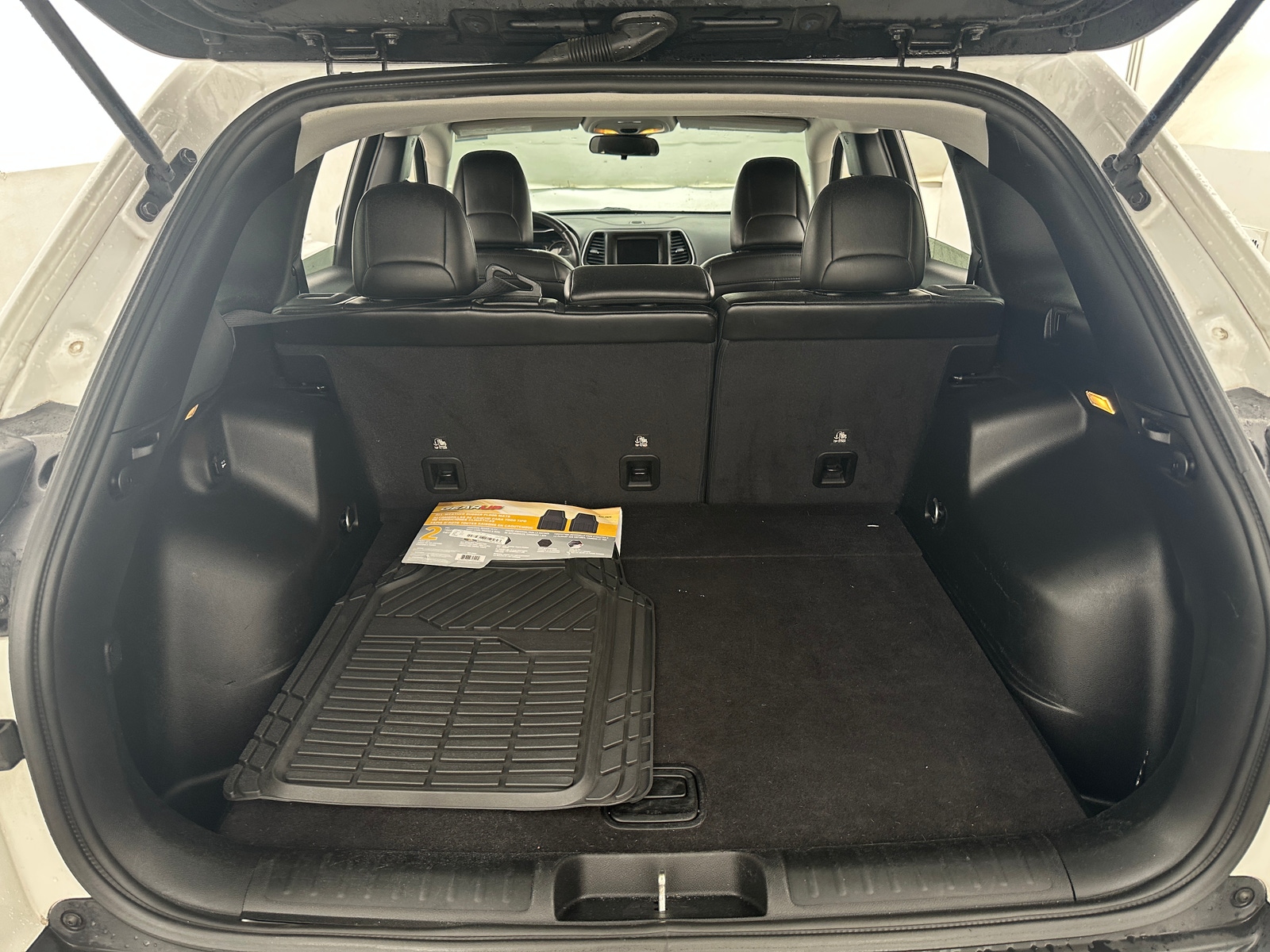 Thumbnail: 2019 Jeep Cherokee - 7