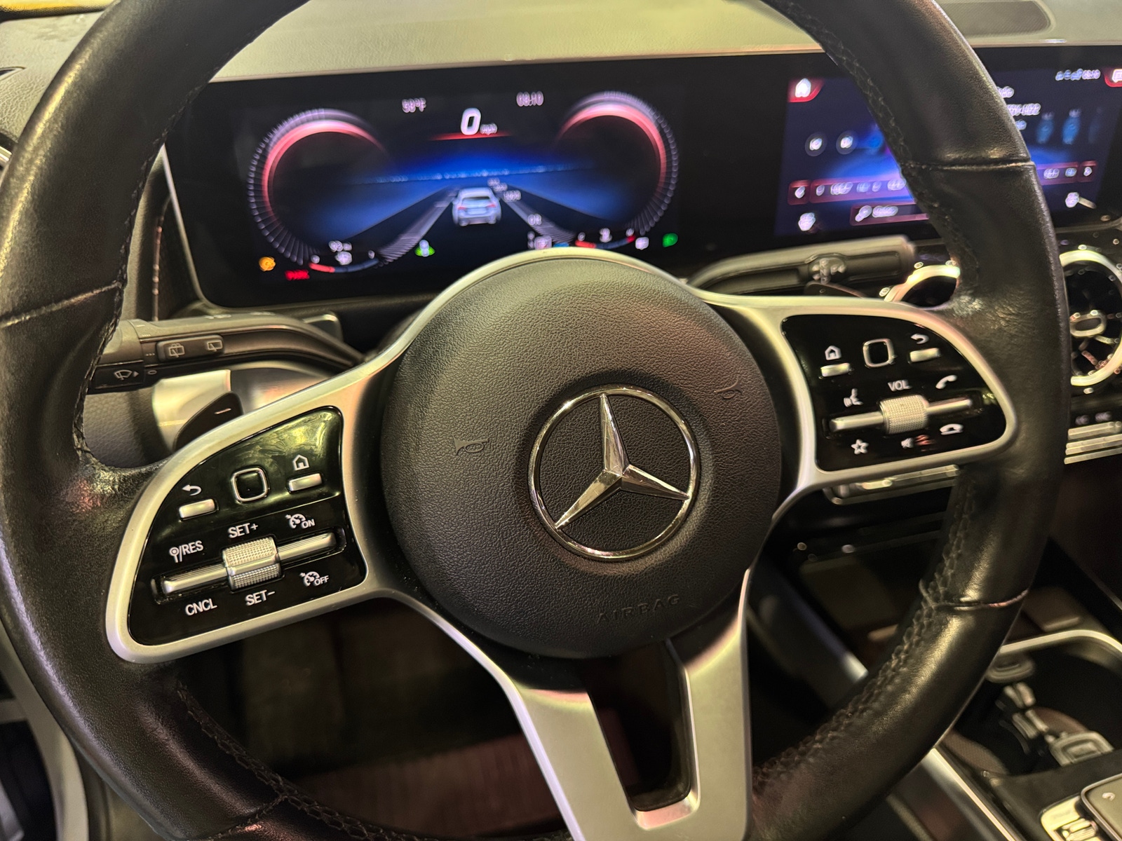 Thumbnail: 2020 Mercedes-Benz GLB - 4