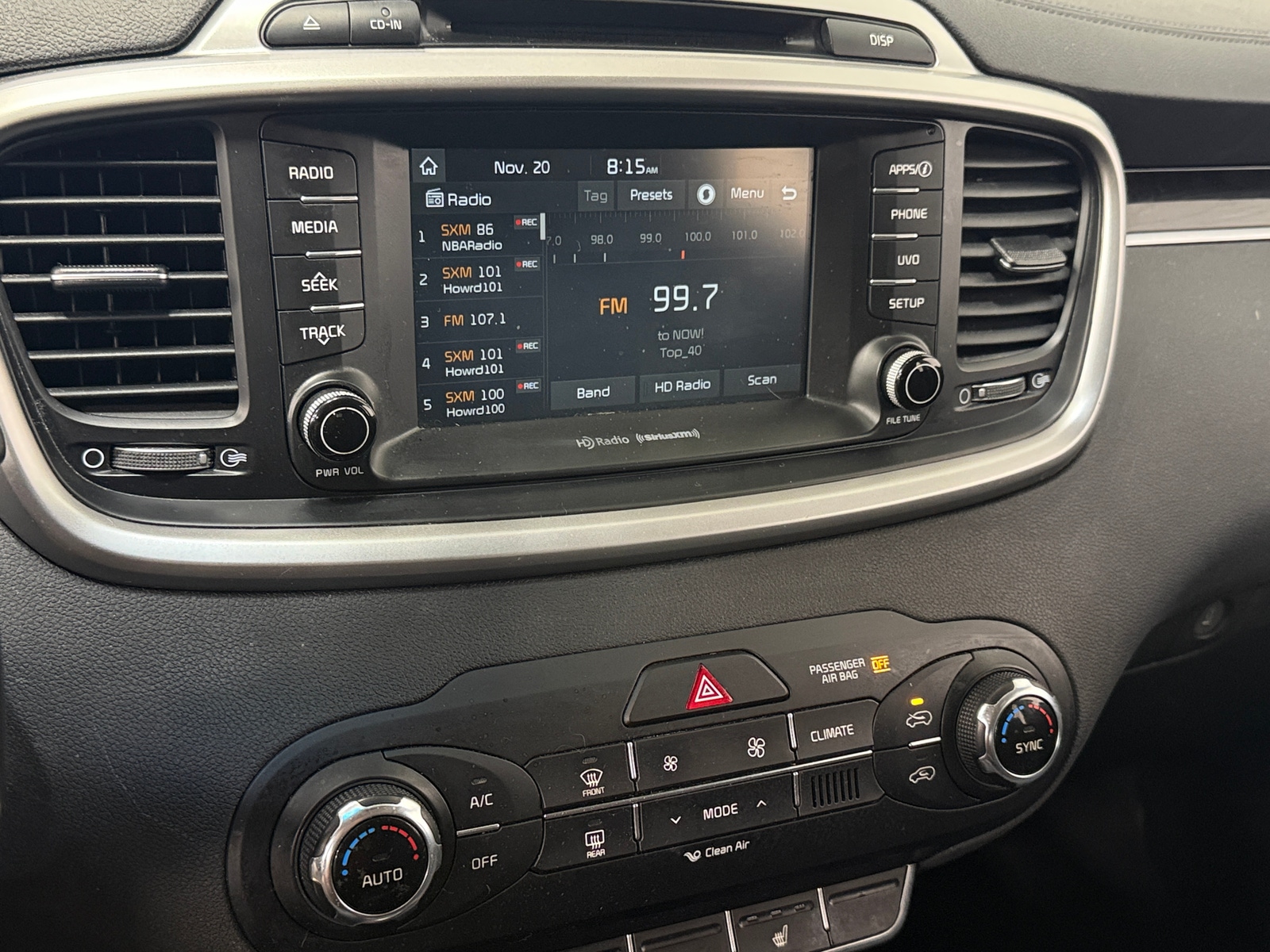 Thumbnail: 2017 Kia Sorento - 4