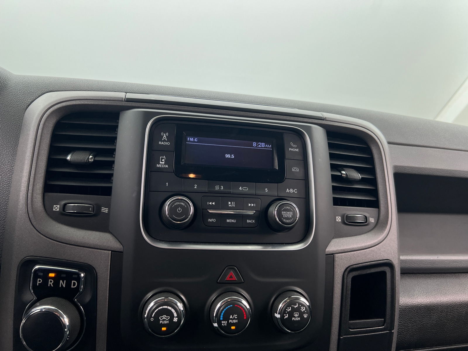 Thumbnail: 2019 RAM 1500 Classic - 4