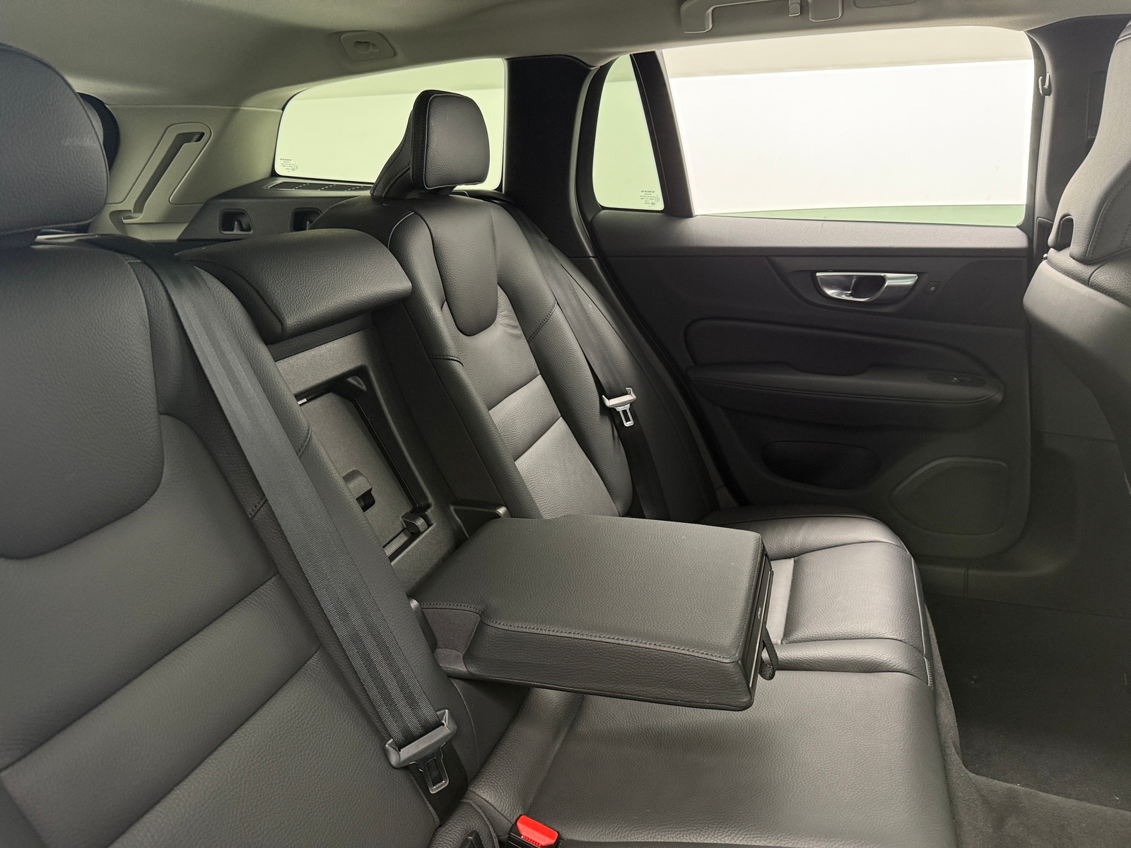 Thumbnail: 2025 Volvo V60 - 5