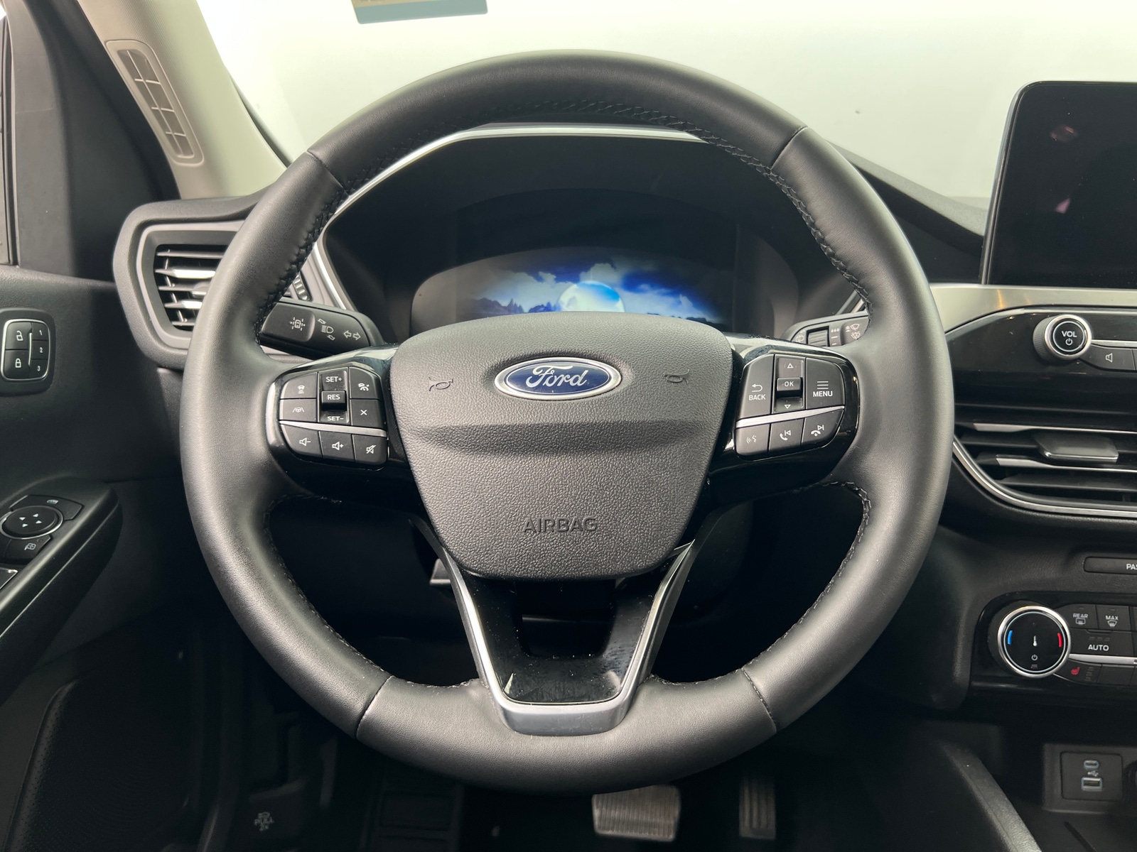 Thumbnail: 2022 Ford Escape - 4