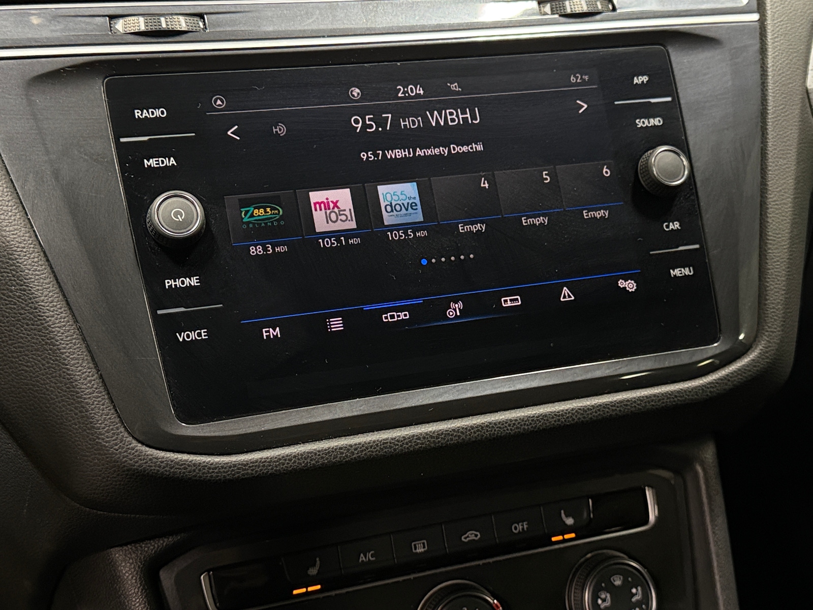 Thumbnail: 2024 Volkswagen Tiguan - 4