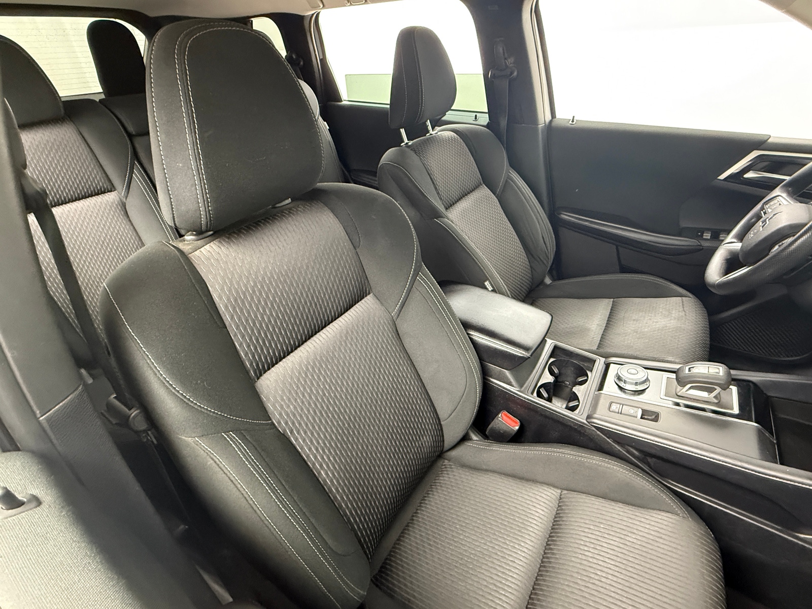 Thumbnail: 2022 Mitsubishi Outlander - 2