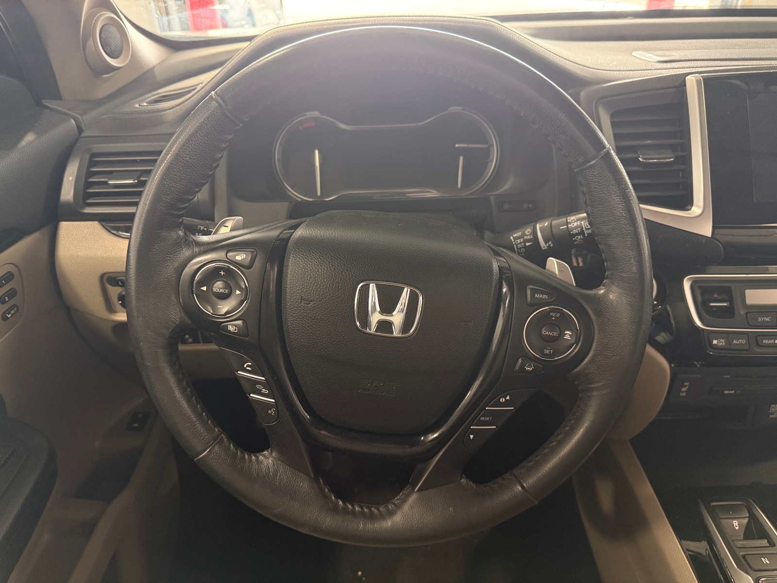 Thumbnail: 2017 Honda Pilot - 4