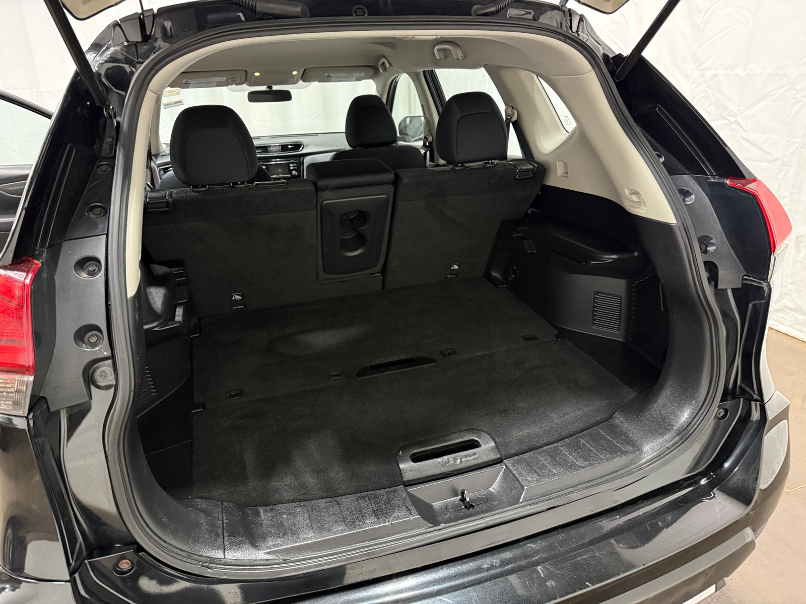 Thumbnail: 2017 Nissan Rogue - 7